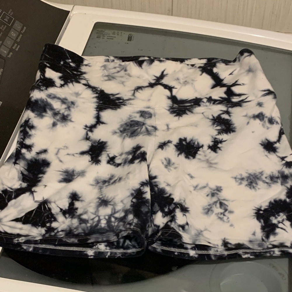 Victoria’s Secret Pink yoga shorts large